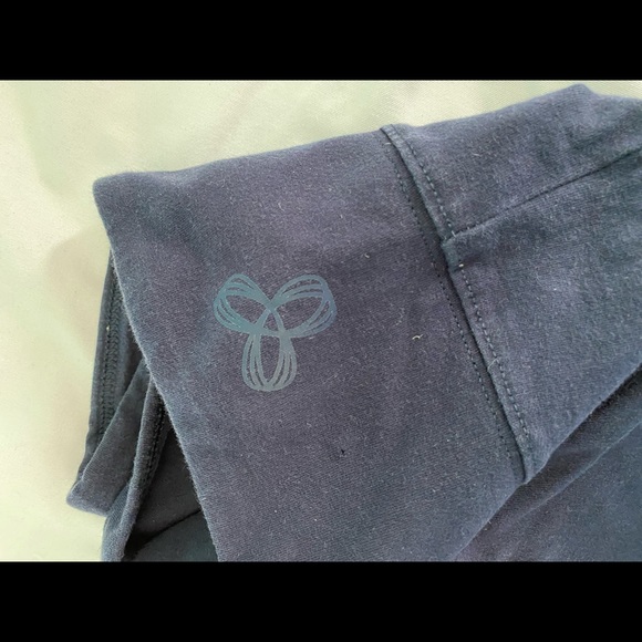 TNA Leggings - Picture 2 of 3